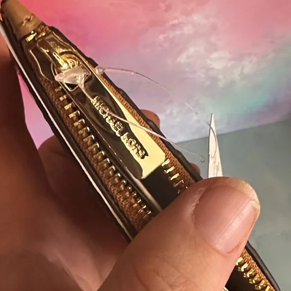 Michael Kors Jet Set Travel Medium TZ Card Case in a crocodile-embossed "Deer" - Picture 11 of 14